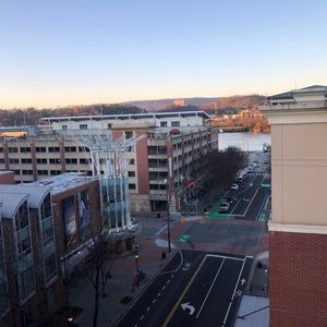 Meet your Posher, Misael